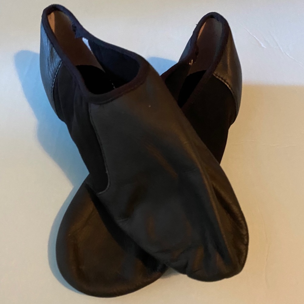 Bloch leather all black jazz shoe.